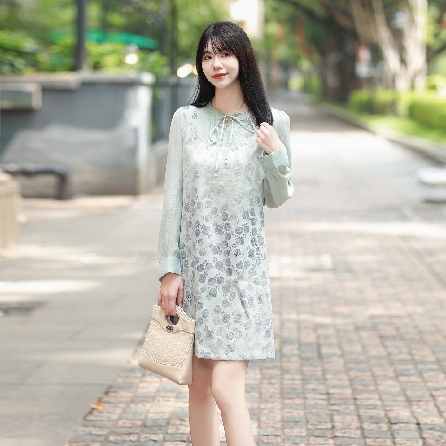 玫瑰印花连衣裙女宽松腰显瘦