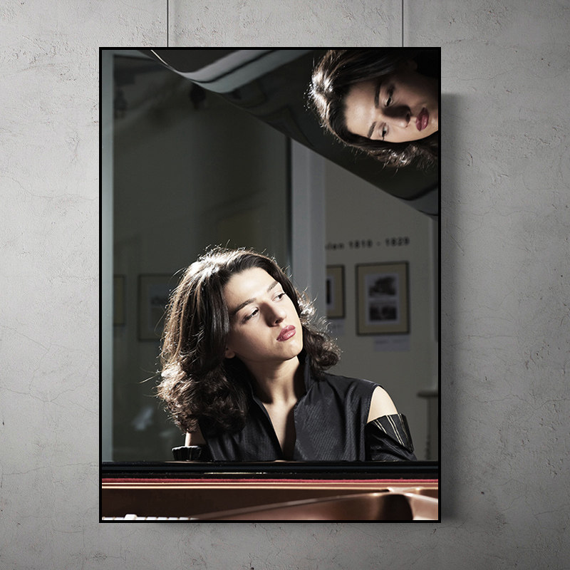 Khatia 卡蒂雅法国钢琴家音乐家装饰画琴房教室餐厅乐器室墙挂画