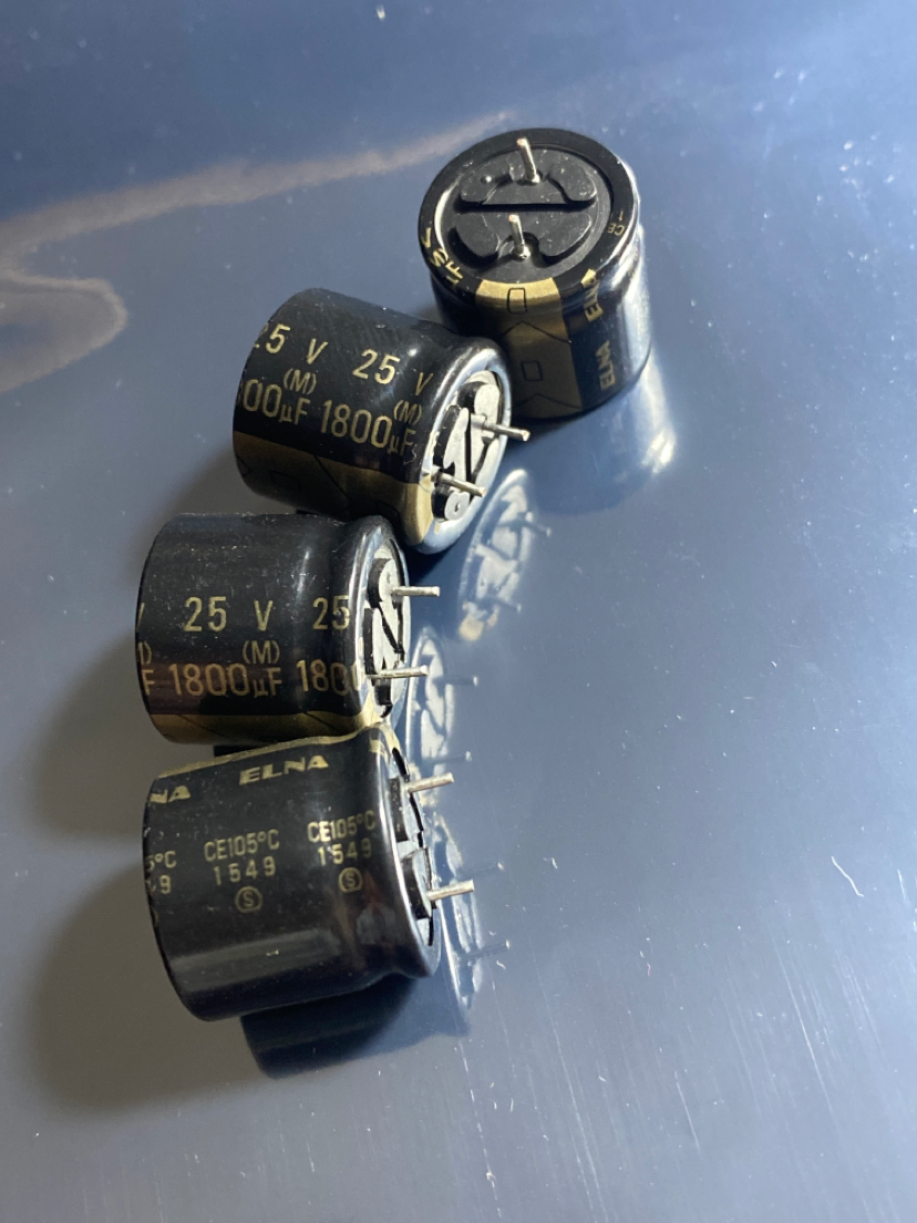 进口伊娜25v1800uf 18x16 音频发烧电解电容器 85度 短脚elna原装