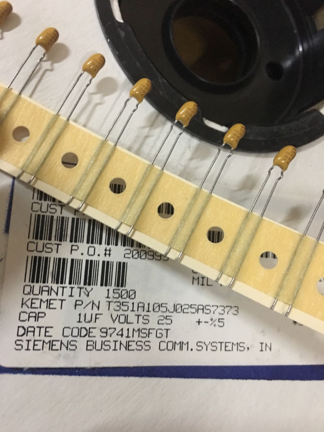 T351A105J025AS7373 1UF 25V 25V1UF 1UF KEMET 基美直插钽电容器