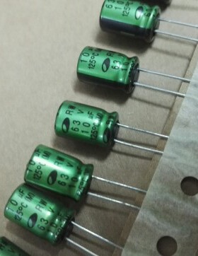63V10UF 10UF 63V 进口SAMWHA 三和 WR 高温绿袍电解电容器