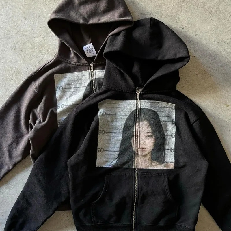 Nostalgic portrait printed oversized sportswear