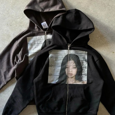 Nostalgic portrait printed oversized sportswear