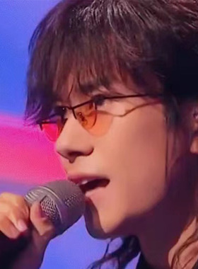 易烊千玺爱情鸟同款墨镜2022新款女高级感复古茶色半框拍照道具男