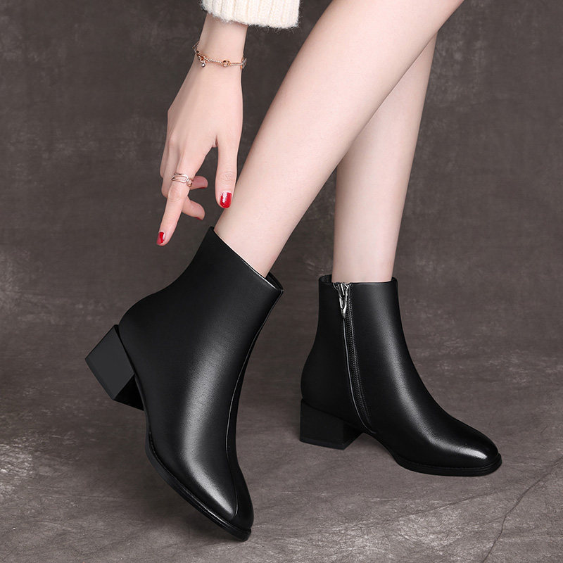 英伦风黑色短靴女款2025新款春秋冬加绒百搭粗跟马丁靴保暖不累脚