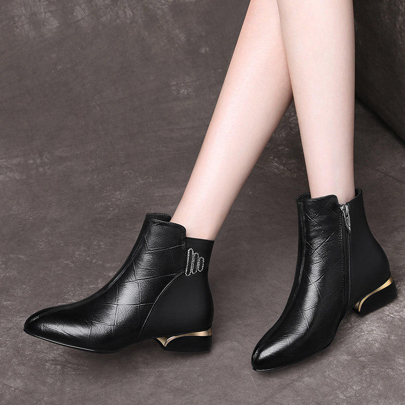 真皮马丁靴女款2025新款春秋冬季黑色尖头短靴加绒保暖软底不累脚