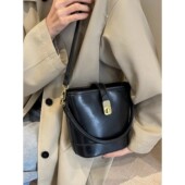 man新大容量通勤双肩医生包百搭休闲高级感手提实用牛皮复古包