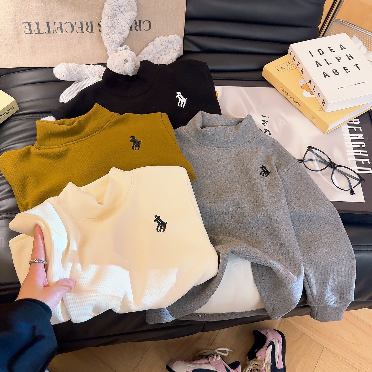 儿童打底衣580克高克重2025秋冬季新款加绒刺绣半高领打底衫长袖