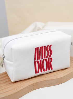 红字刺绣白色化妆包 简约收纳包 便携实用精致logo刺绣包