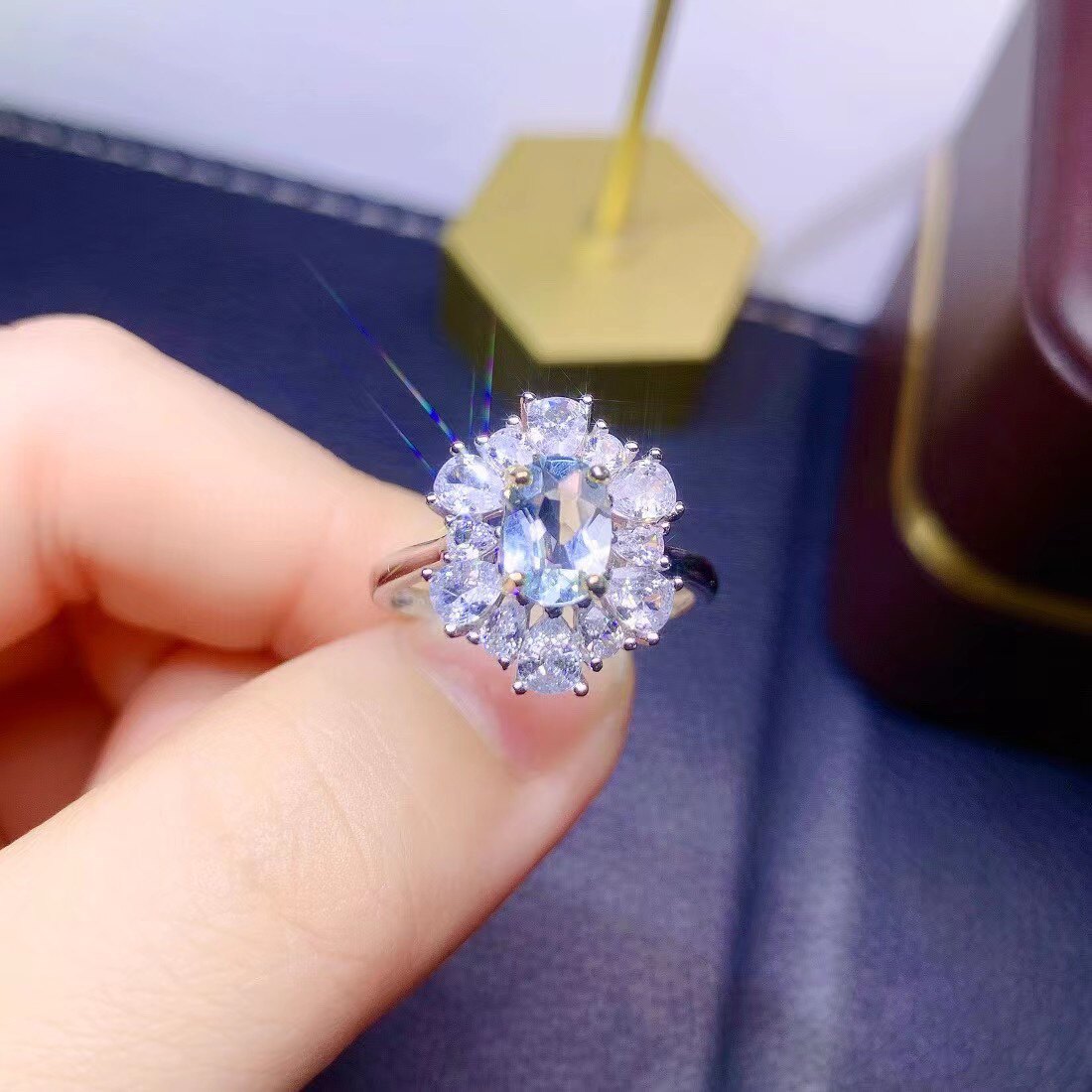 天然海蓝宝戒指 淡淡的蓝色 主石5*7mm925银精工镶嵌 特惠开口戒