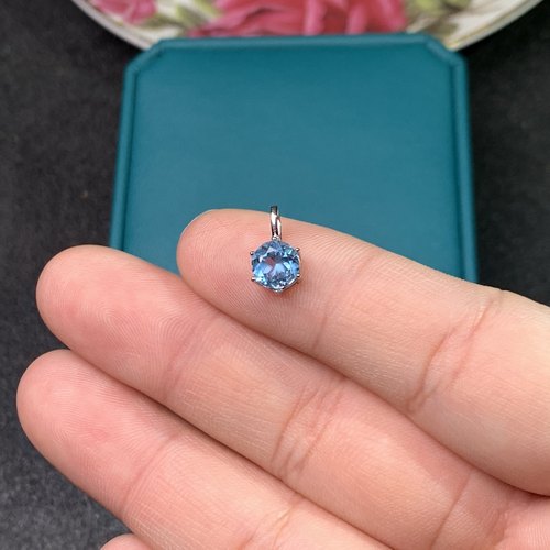 特惠925银镀金天然瑞士蓝托帕石吊坠六爪吊坠6*6Mm一克拉吊坠