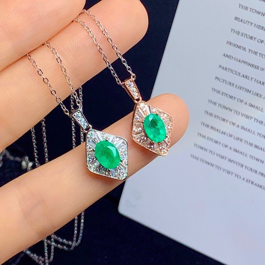 s925银镶天然祖母绿吊坠 主石尺寸5*7MM 特惠小清新奶奶绿吊坠