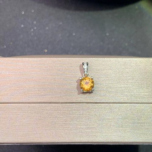 新款简约精天然黄水晶吊坠925银镀金四爪卡镶吊坠 一克拉6*6MM