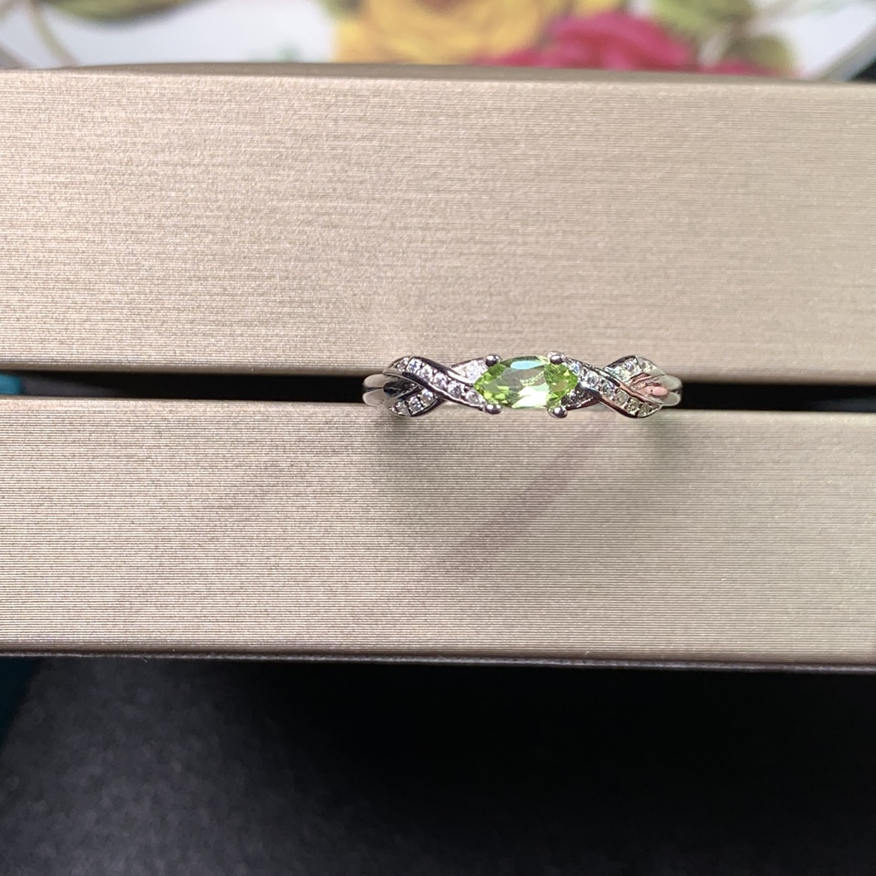 特惠一物一图925银镀白金天然橄榄石戒指 尾戒3*6Mm开口戒指 包邮