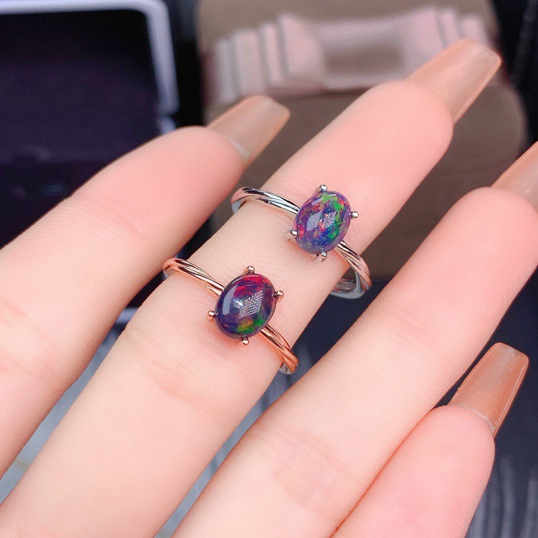 新款天然炫彩黑欧泊戒指6*8Mm爆闪925银镀白金精工镶嵌开口戒指