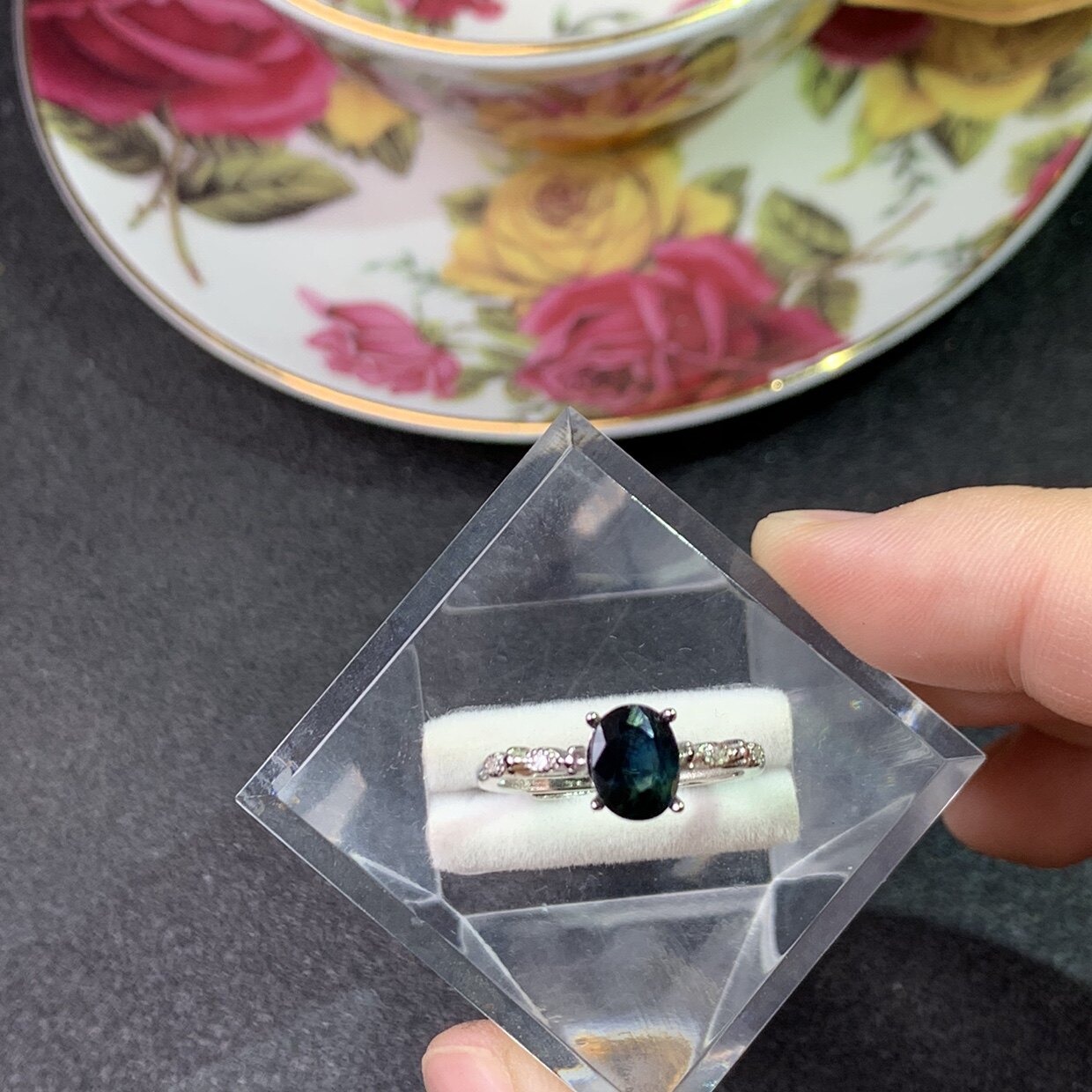 特惠新款天然蓝宝石戒指6*8Mm裸石1.7克拉通透冰蓝绿色