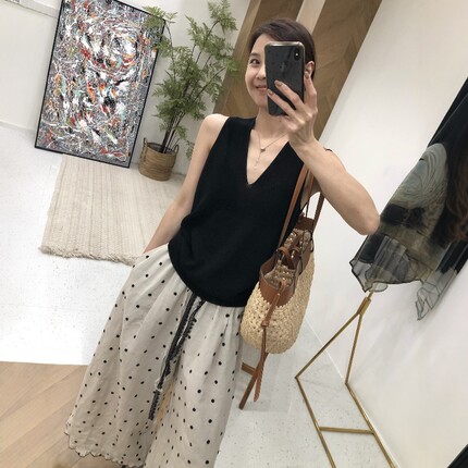 天丝V领针织无袖马甲女2026夏季老钱风挂脖背心女基础款休闲上衣
