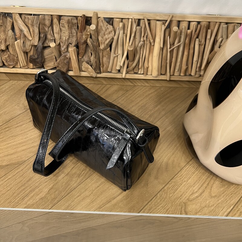 头层牛皮法棍包2026新款小众鳗鱼纹枕头包女真皮斜挎包单肩腋下包