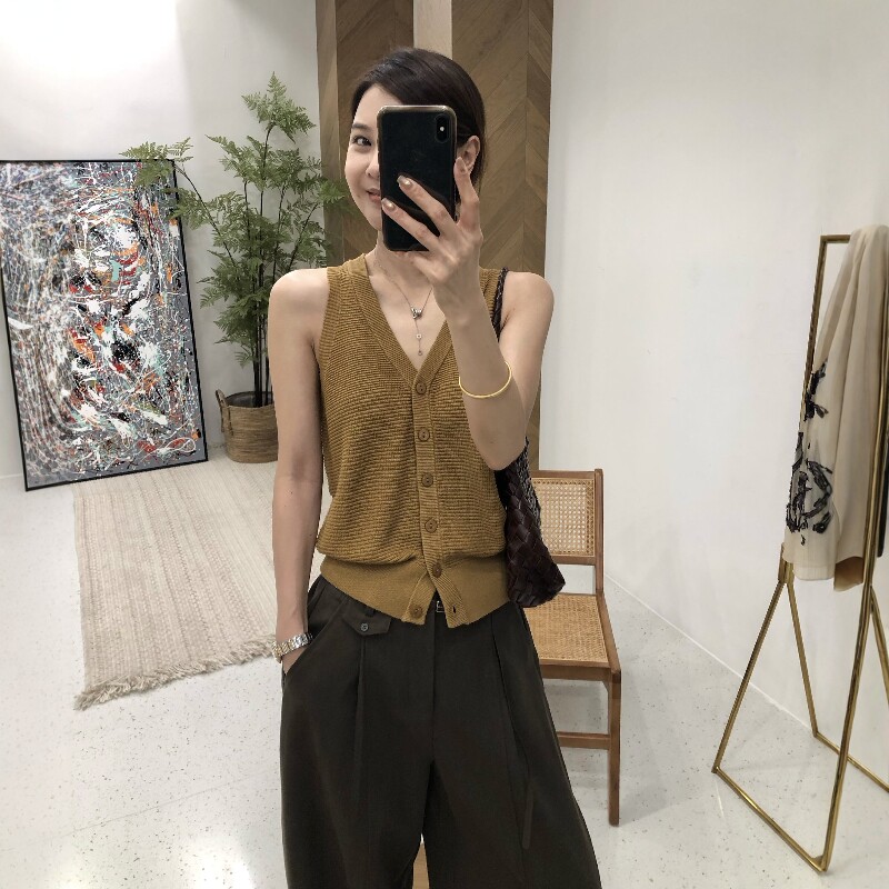 2026夏季新款韩系复古坑条V领纽扣凉感针织背心开衫女装无袖上衣
