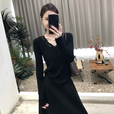 2025秋冬新款爆款蕾丝拼接V领针织衫内搭打底衫女高级感羊毛上衣