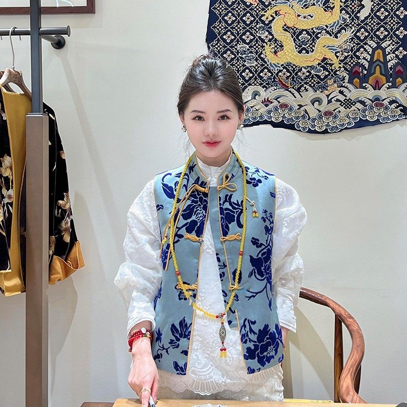 2026春季新款新中式国风上衣蓝色立领盘扣提花马甲衬衫两件套装女