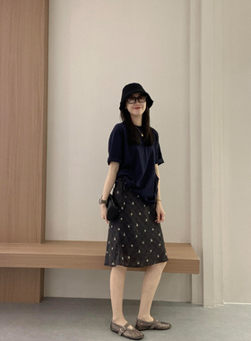 藏蓝色基础款短袖T恤格纹小碎花半身裙套装女夏日随性通勤两件套