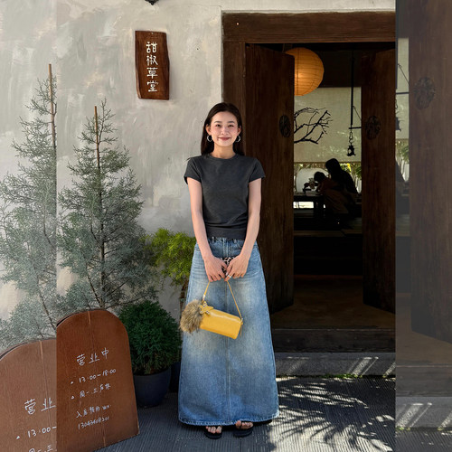 显瘦灰色短袖T恤牛仔半身裙套装