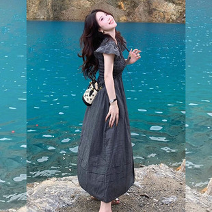 2026夏季小飞袖绝美掐腰连衣裙女法式复古巨好看黑白格子a字长裙