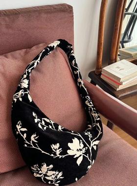 Te by frigidOrg 复古老钱风 植绒提花月亮斜挎包 时髦松弛感