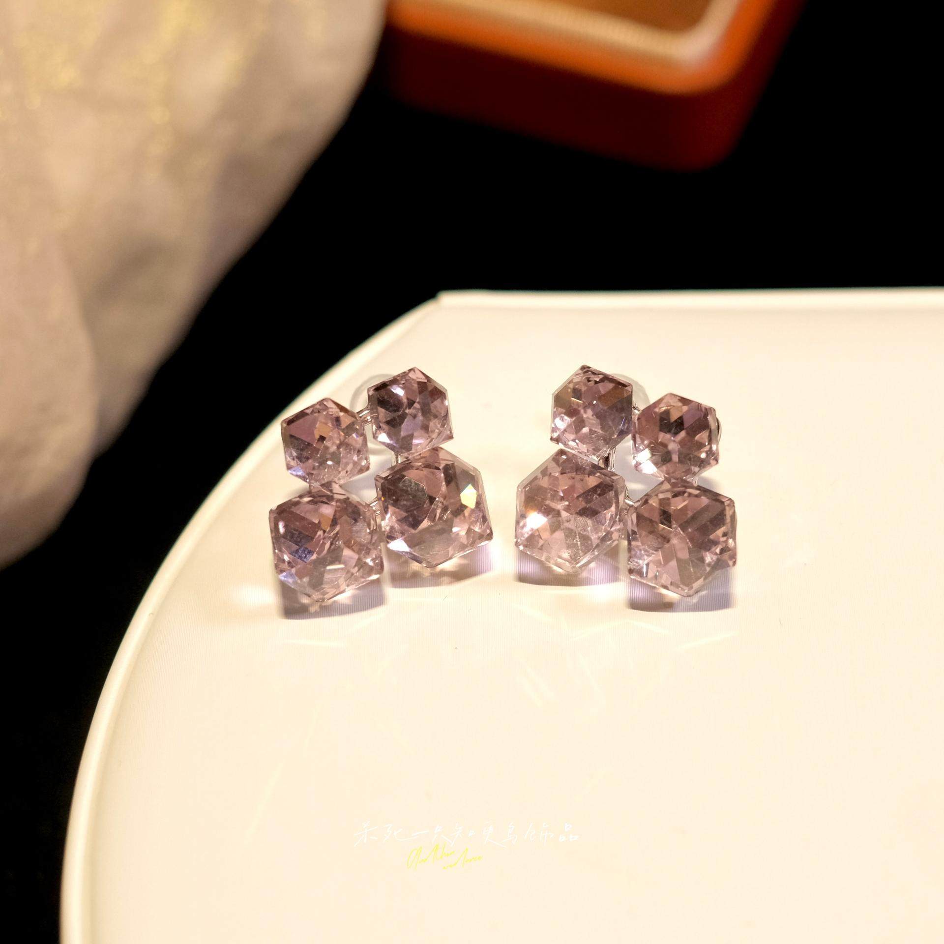 《荔枝冰》春夏仙气粉色少女心超闪方块水晶925银针耳钉耳夹耳环