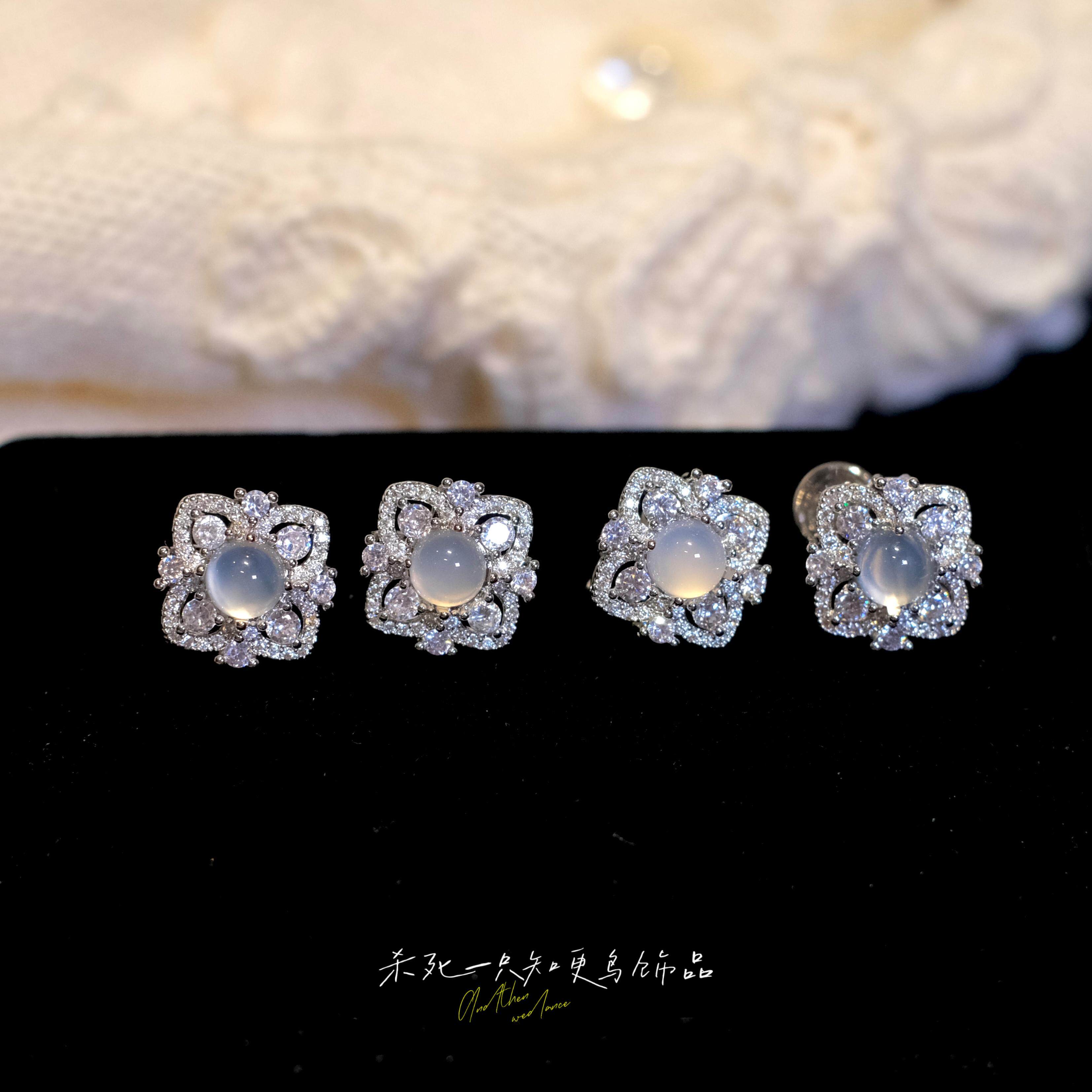 《星河落入眸》复古轻奢高级感天然玉髓镶钻精致花朵耳钉耳夹耳环