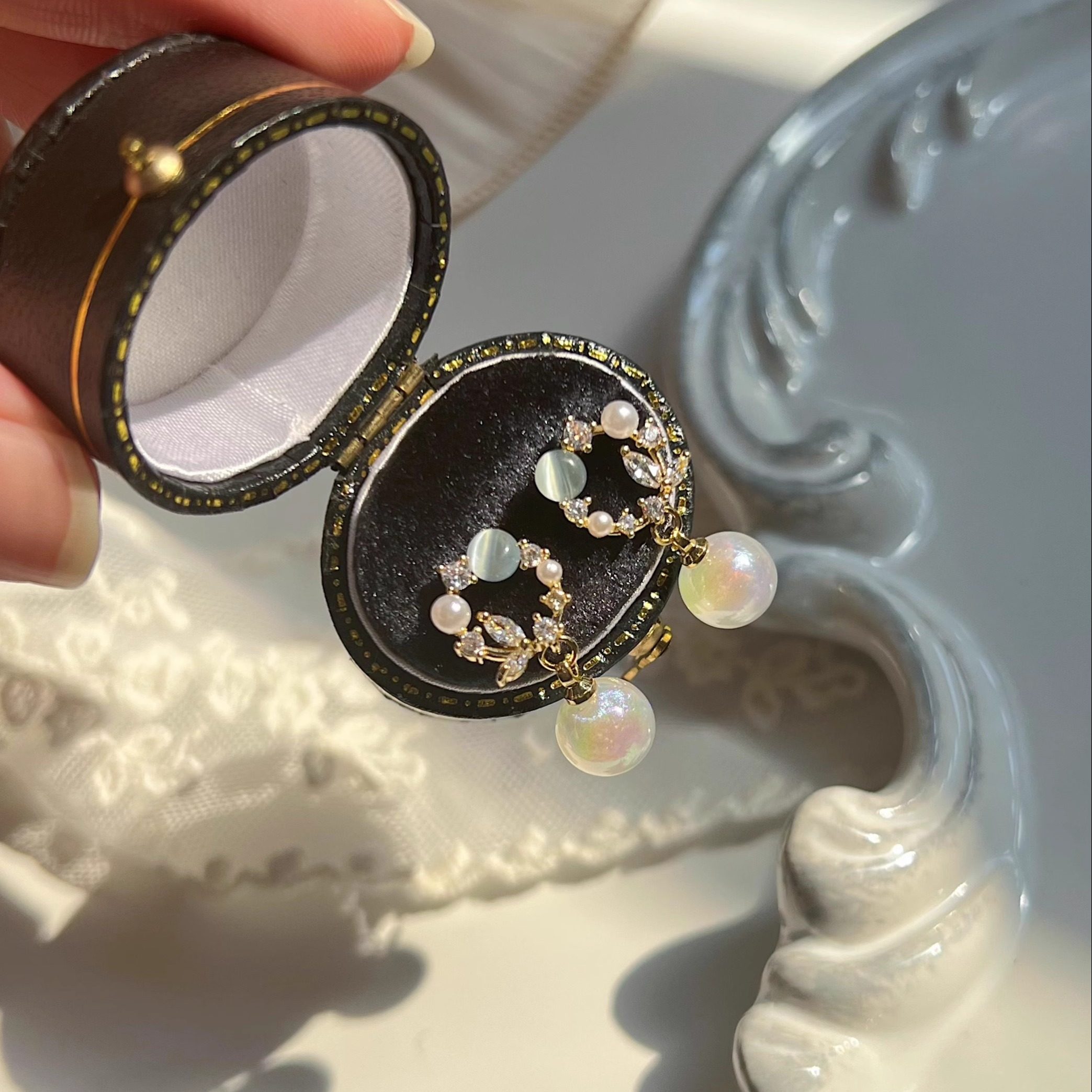 知更鸟｜星星河 温柔法式精致锆石花环幻彩人鱼姬珍珠耳钉耳夹女