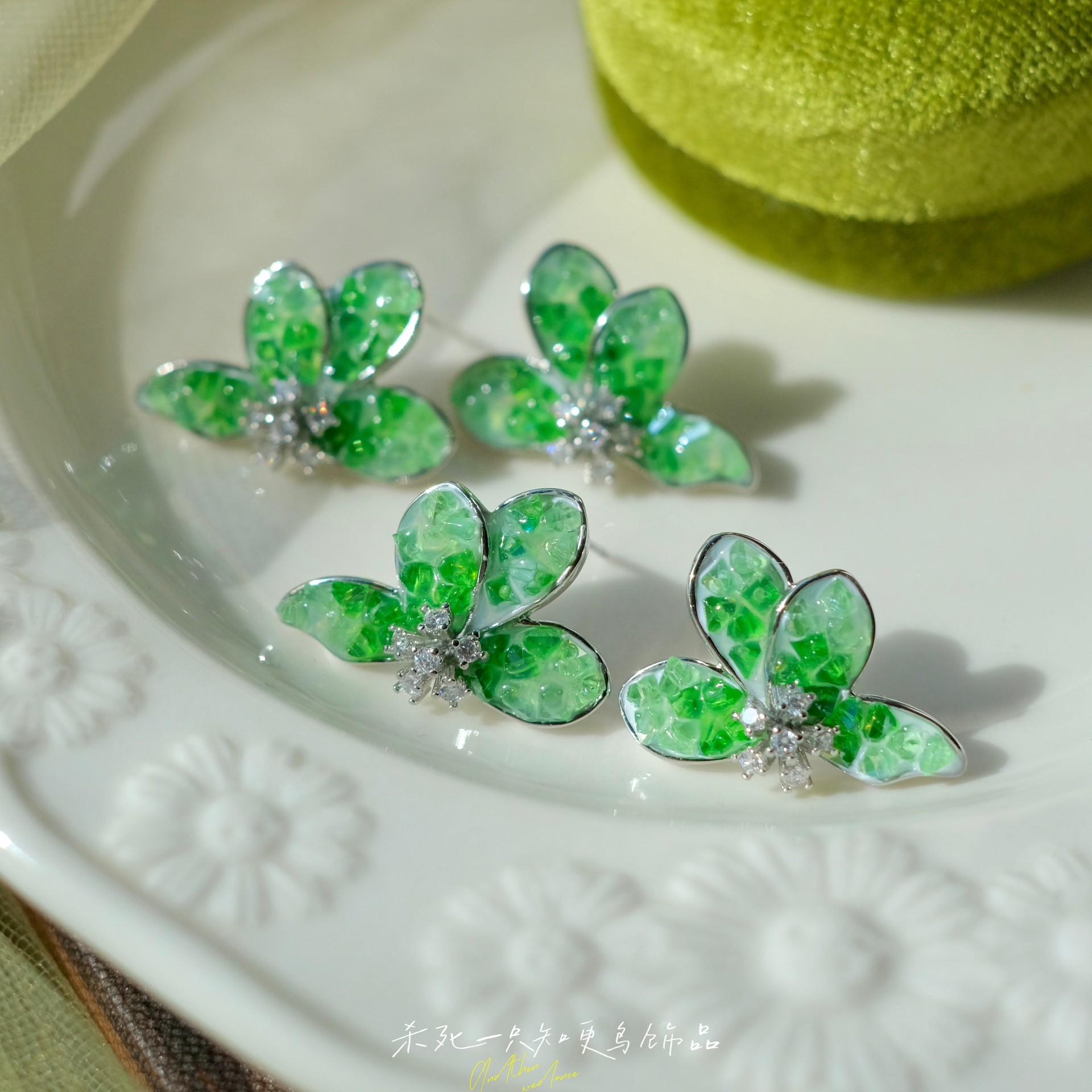 《龙井问茶》清冷感绿色仙气夏天精致高级感水晶花朵耳钉耳夹耳环