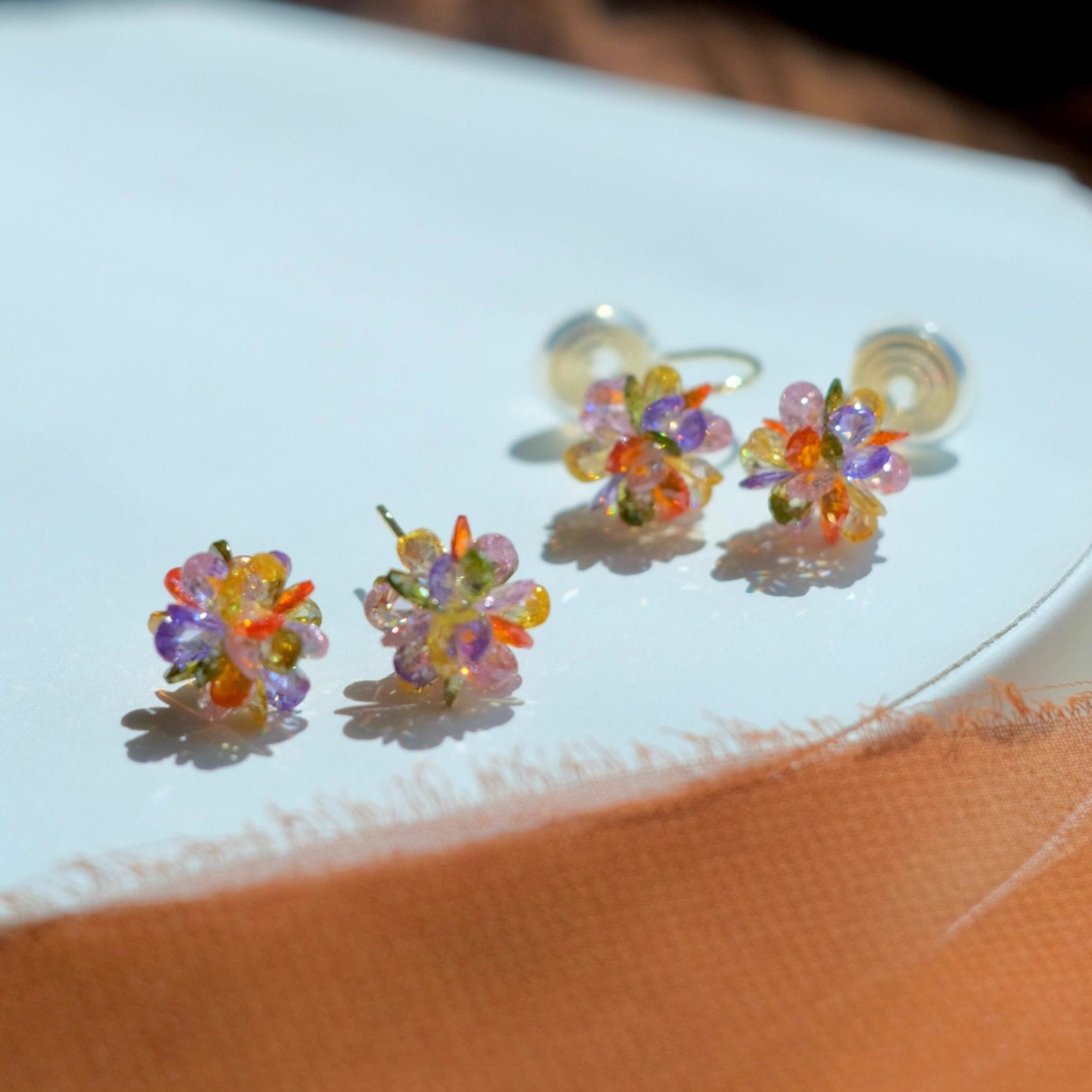 《花漾糖珠》清新简约精致高级感彩色多巴胺水晶花球耳钉耳夹耳饰