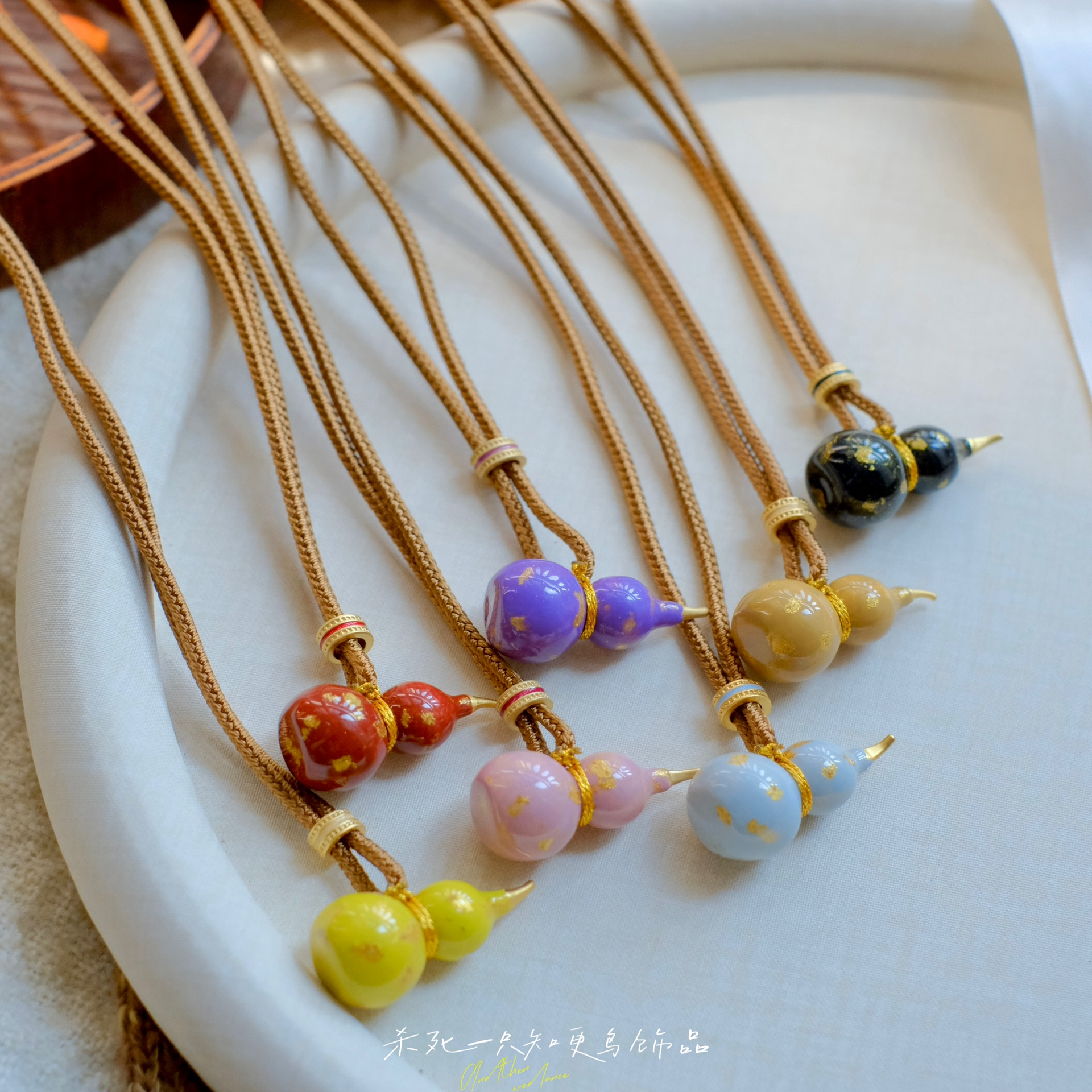 《多宝葫芦》新中式国风彩色金箔珐琅滴油毛衣链编绳项链配饰长款