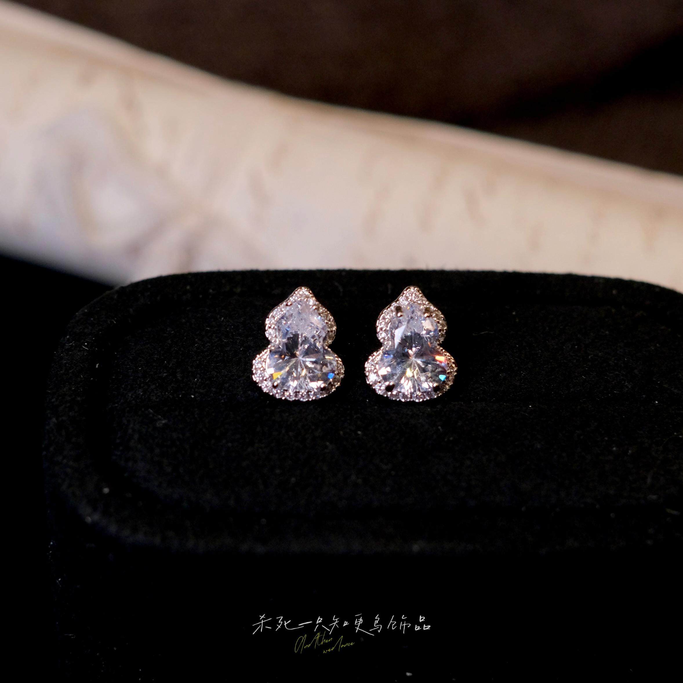 《闪闪小葫芦》小众设计银色精致满钻S925银针耳钉耳饰耳夹新中式