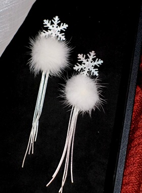 《融雪季节》冬季小众超仙闪耀雪花流苏长款毛球白色耳环耳夹耳饰