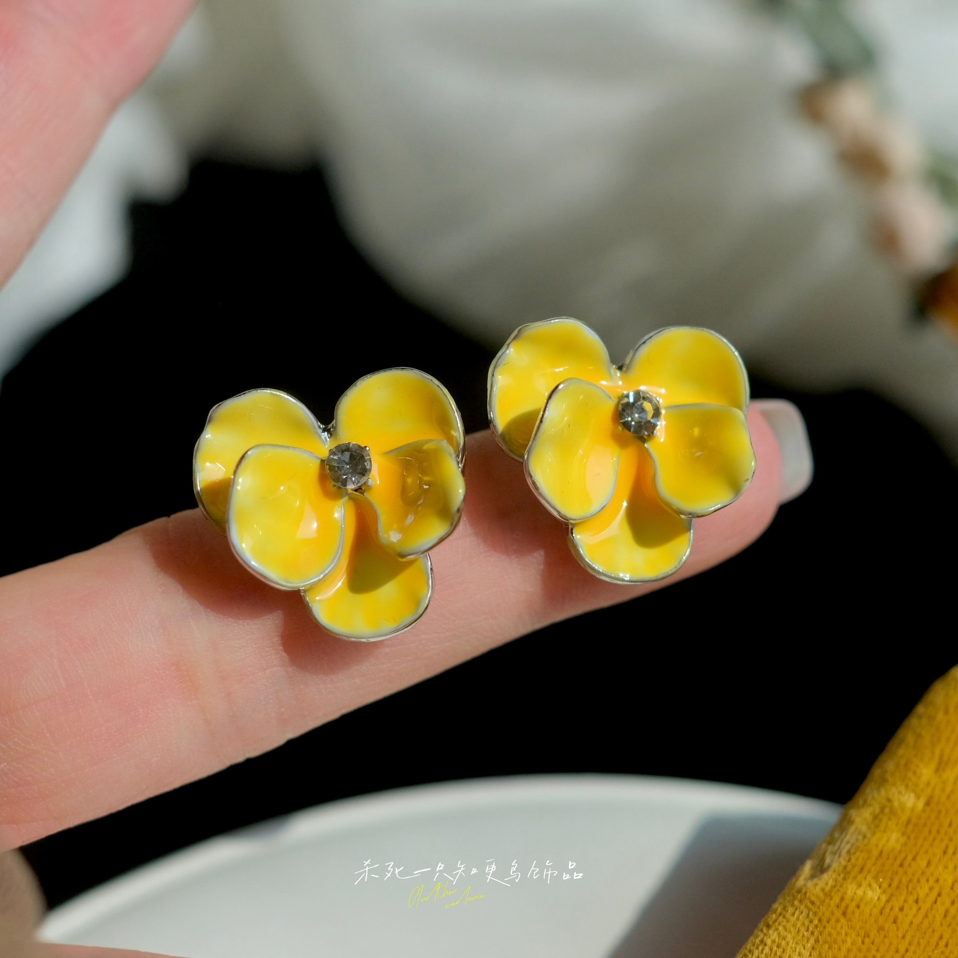 《乳酪黄》春夏清新仙女显白黄色立体珐琅滴釉花朵耳钉耳夹耳饰女