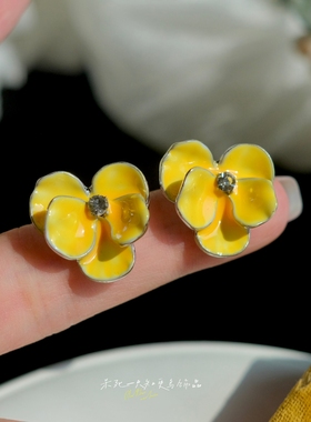 《乳酪黄》春夏清新仙女显白黄色立体珐琅滴釉花朵耳钉耳夹耳饰女
