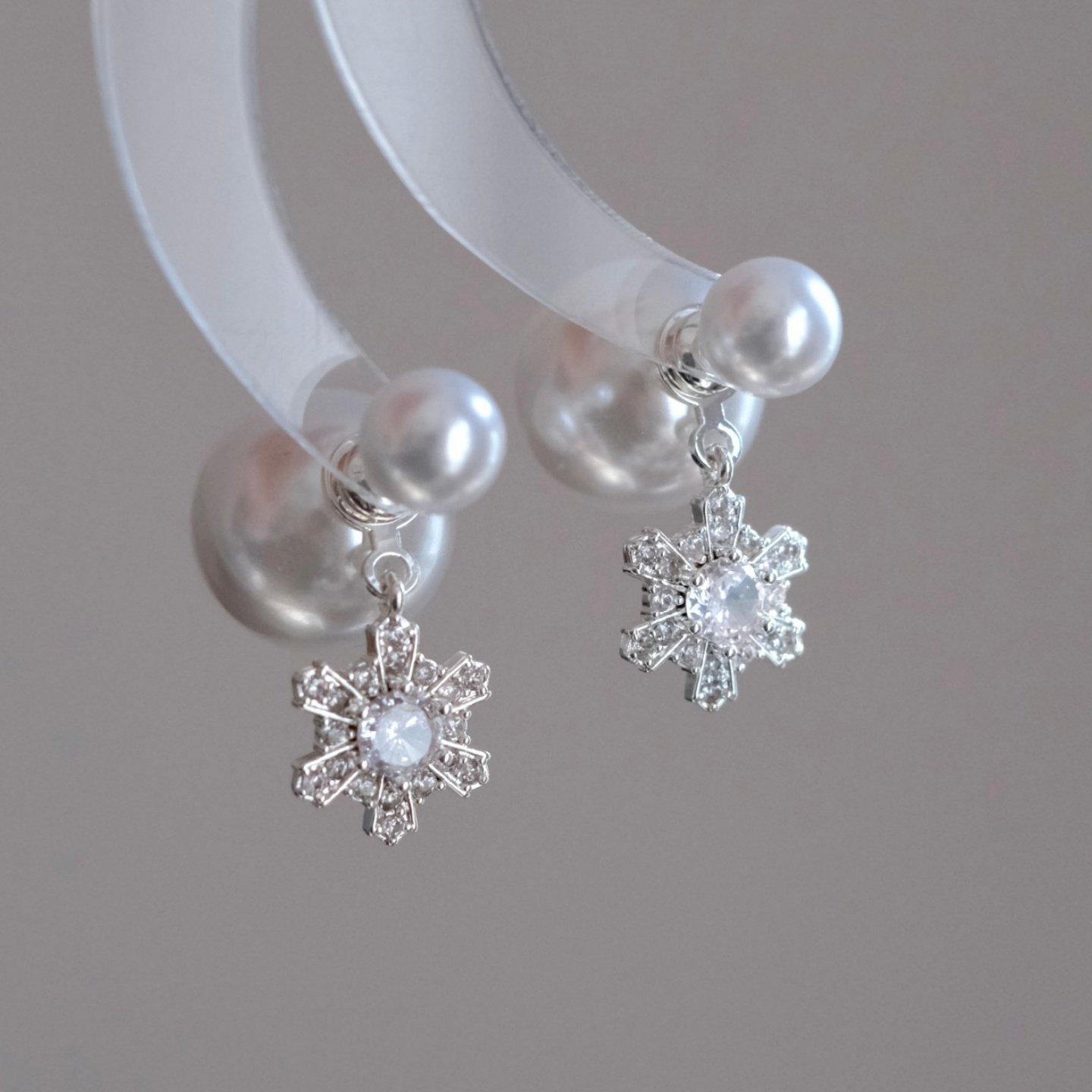 《冬日漫步》高级感精致百搭银色雪花大珍珠一款两戴耳环耳饰耳钉