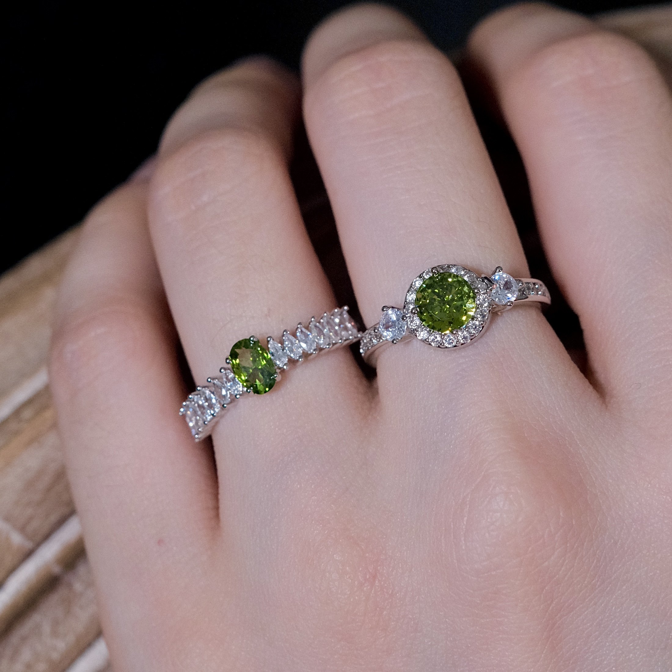 《翡翠湖》精致爆闪复古法式宫廷风橄榄绿色锆石满钻银色戒指叠戴