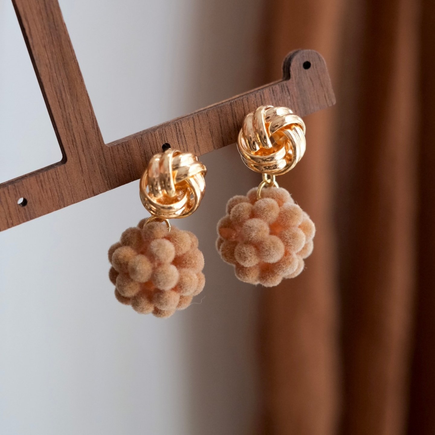 《栗子球》原创秋冬独特简约美拉德可爱毛绒扭结圆球耳钉耳饰耳环