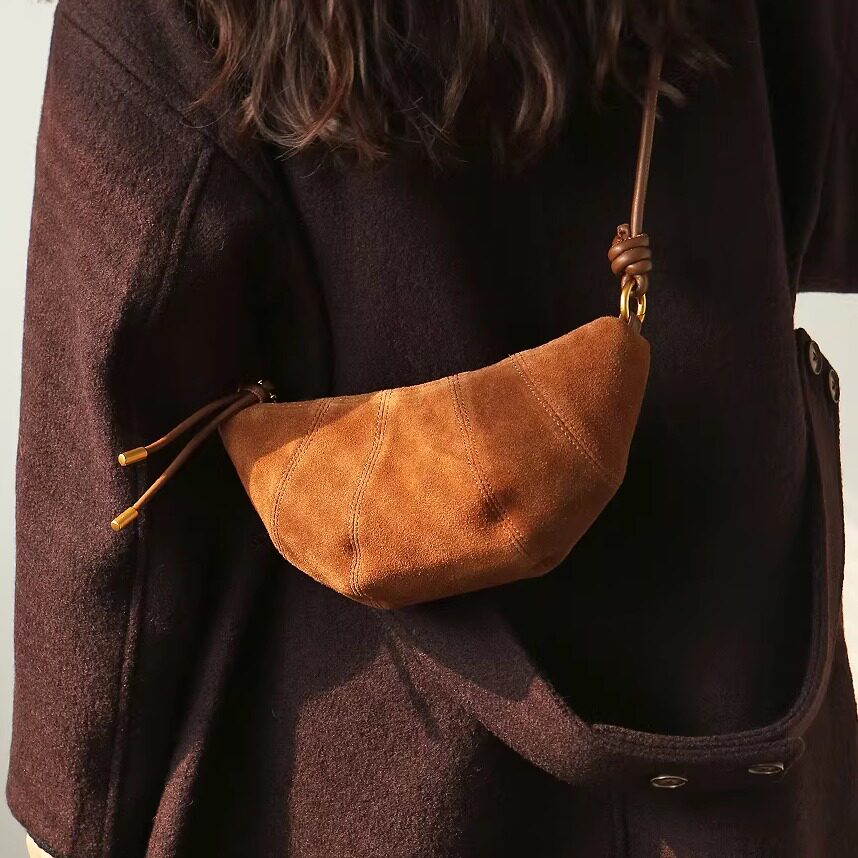 新款反绒牛皮牛角包通勤单肩真皮