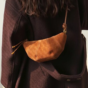 布谷森林女士新款反绒牛皮牛角包通勤单肩真皮斜挎包腋下包B666