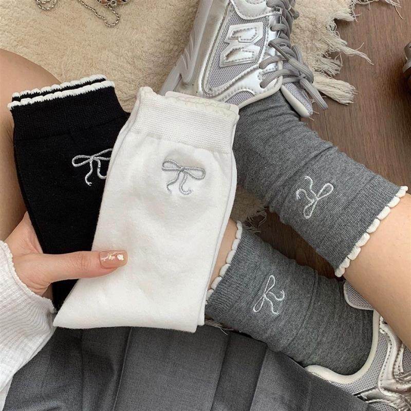 秋冬百搭蝴蝶结花边刺绣吸汗无骨袜ins潮芭蕾风袜子纯色女中筒袜