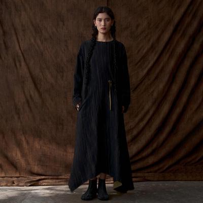 暗影黑绉感条纹印花连衣裙