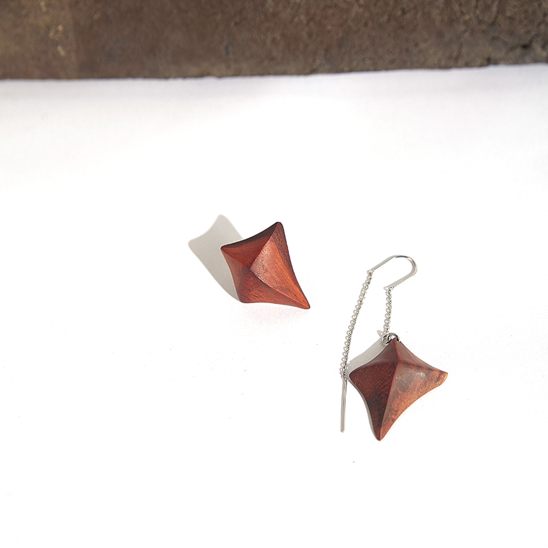 漫天繁星终有一颗为你闪耀原创设计手工雕刻科檀木质星星耳钉礼物