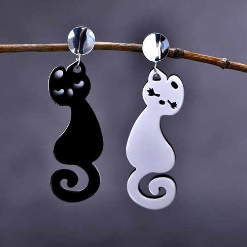 s990纯银耳钉防过敏小众设计感耳环可爱俏皮显脸小耳饰黑白猫耳坠