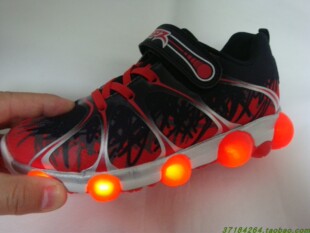 美国stride rite新泰莱SRT轻便透气减震记忆棉垫男童闪灯运动鞋