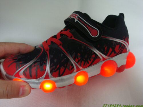 美国stride rite新泰莱SRT轻便透气减震记忆棉垫男童闪灯运动鞋